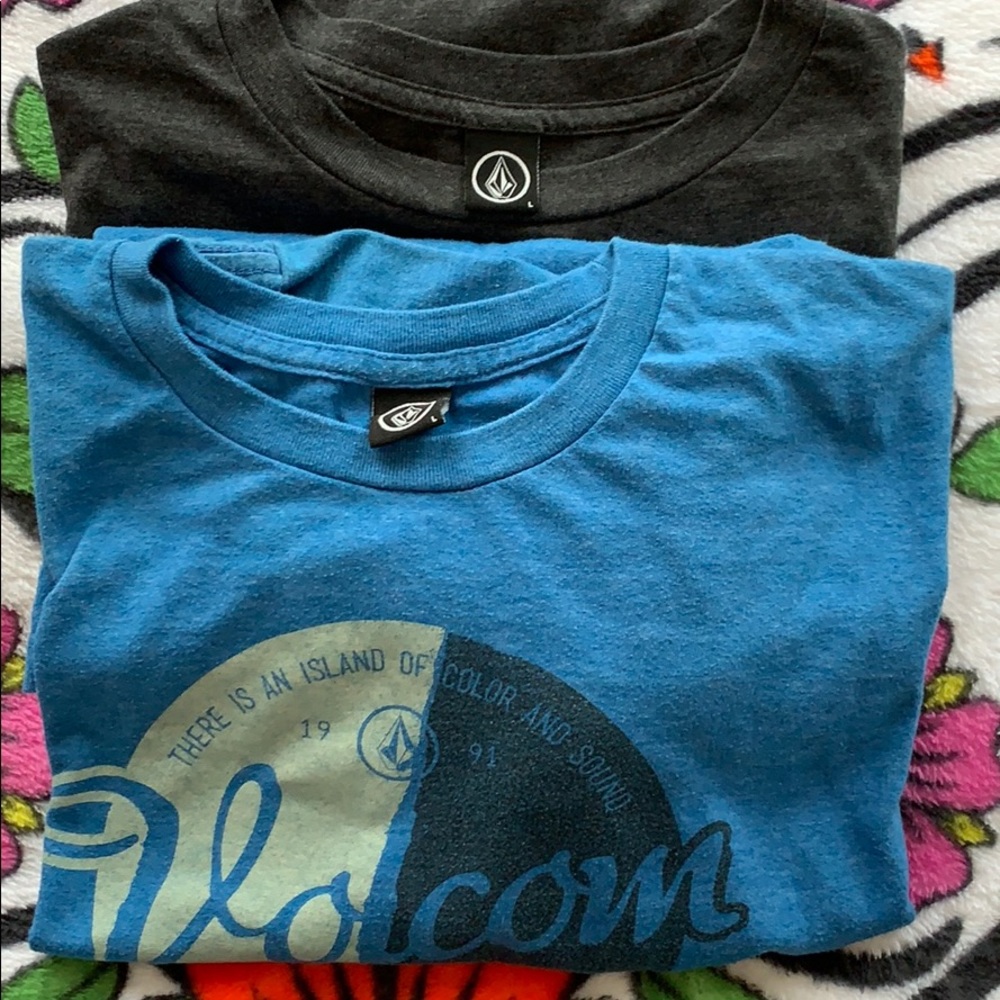 2 Volcom T-Shirts